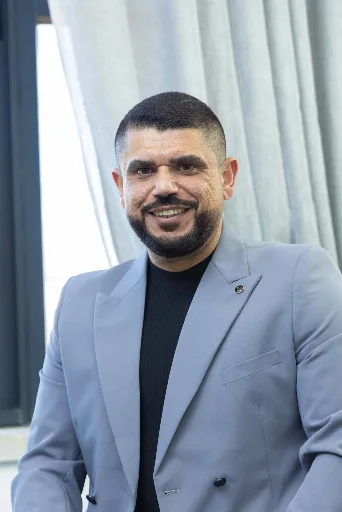 الأستاذ ثائر حميدات